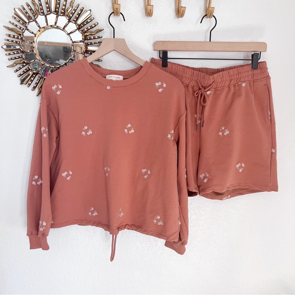 Solitaire Embroidered Daisy Sweatshirt And Shorts Set